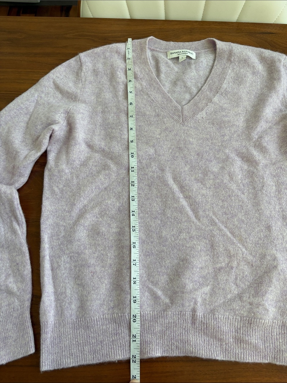 Banana Republic LIGHTWEIGHT CASHMERE V-NECK SWEATER Size Large - Picture 6 of 7